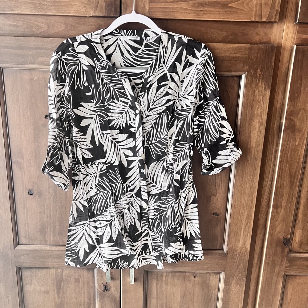 AMANDA BLU-Blk./Wht Tropical Print Blouse Size M